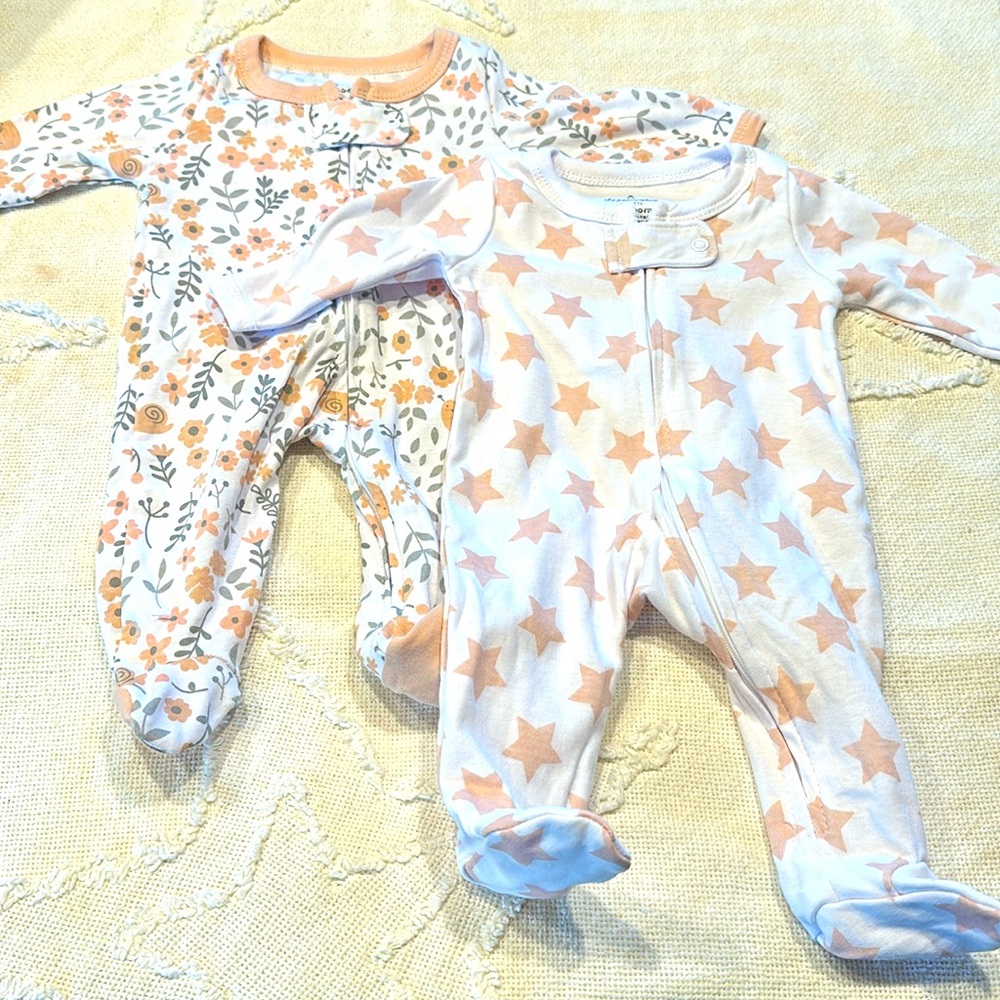 NWOT The peanut shell newborn onesies (2)